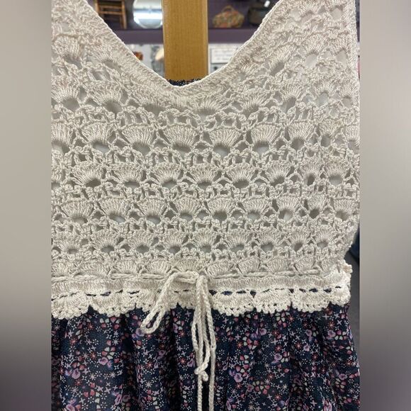 Keren Hart Ladies M/LG Blakc and red Floral Dress - Picture 5 of 7